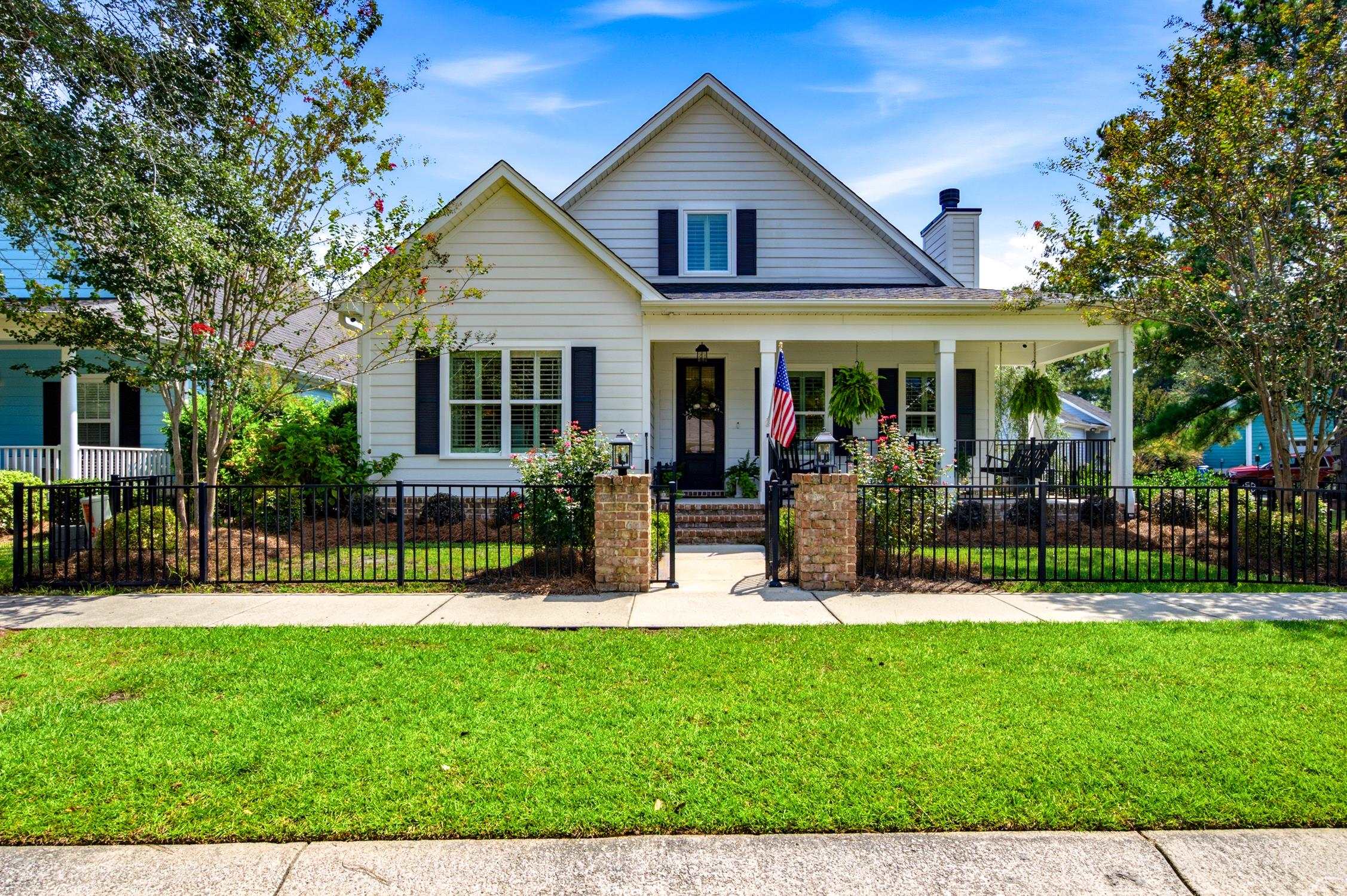 425 Greenwich Dr. — photo
