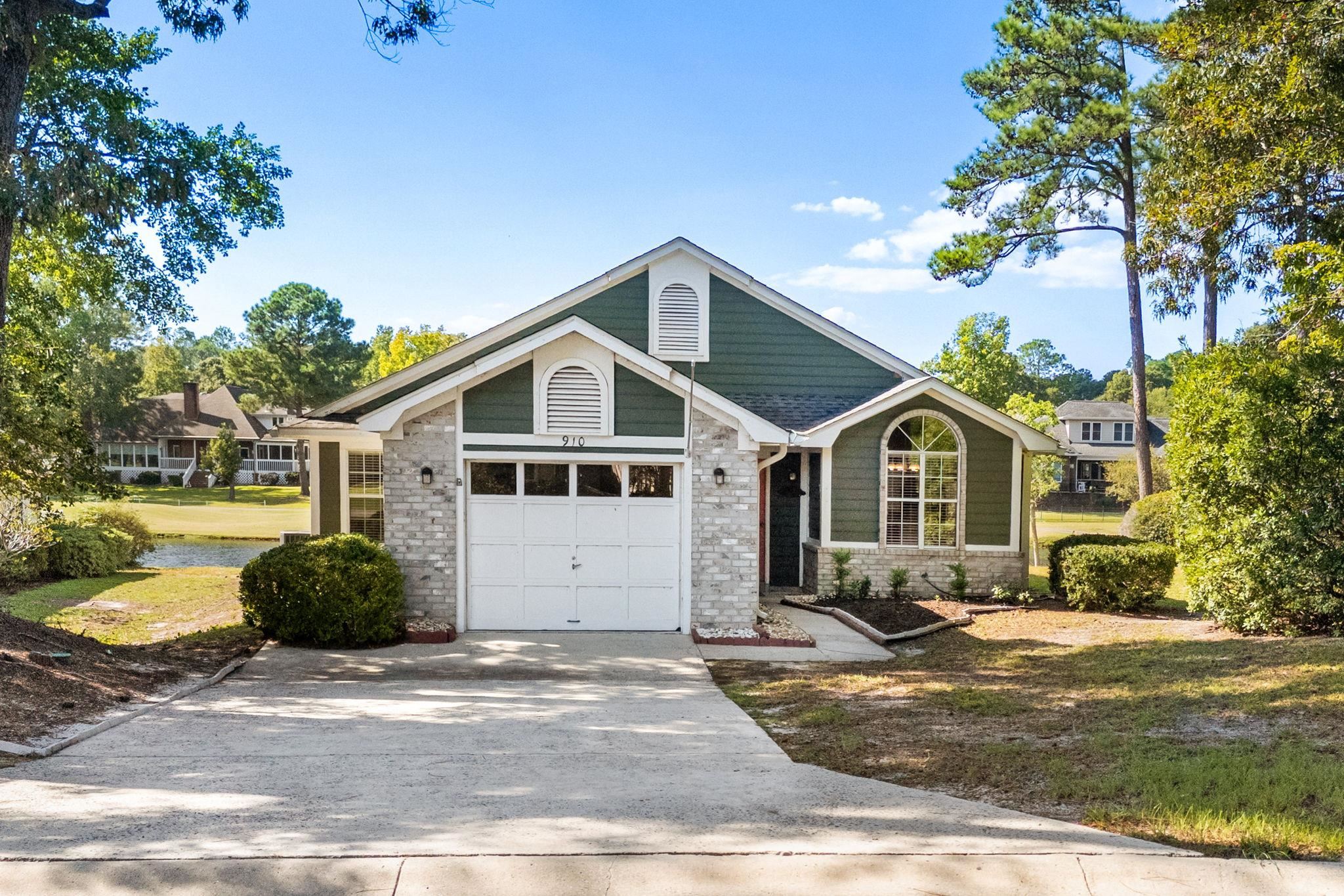 910 Knoll Dr. — photo