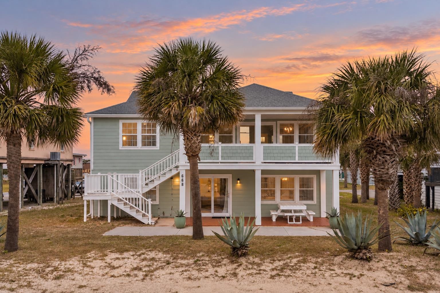 668 S Waccamaw Dr. — photo