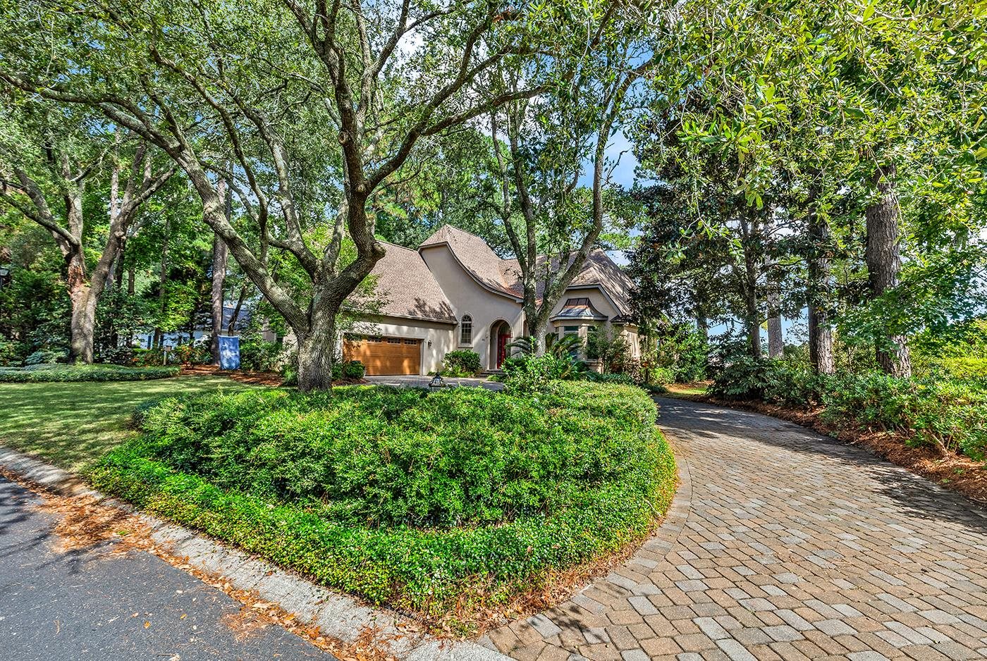 81 Fairway Ln. — photo