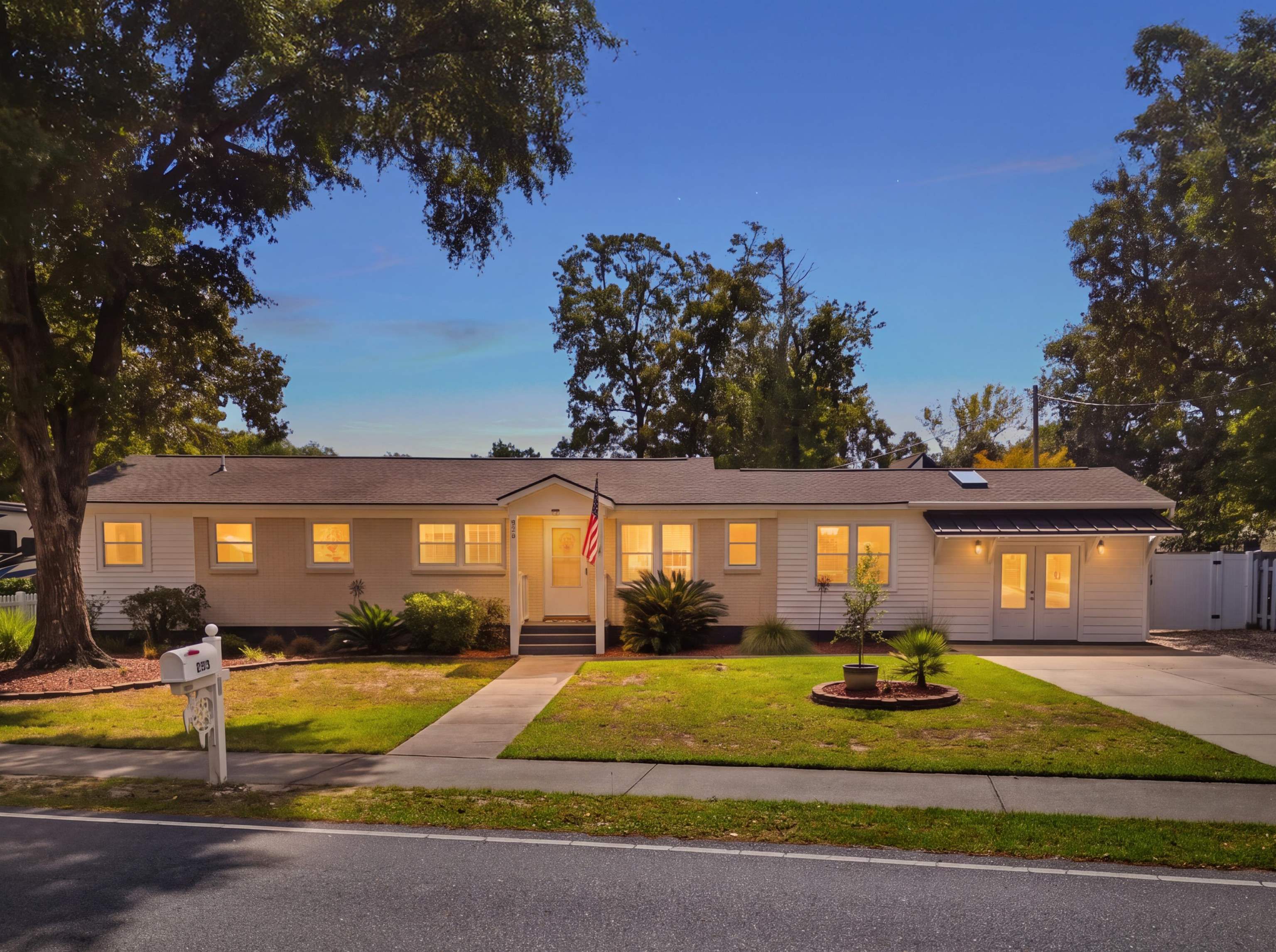 213 N Hollywood Dr. — photo