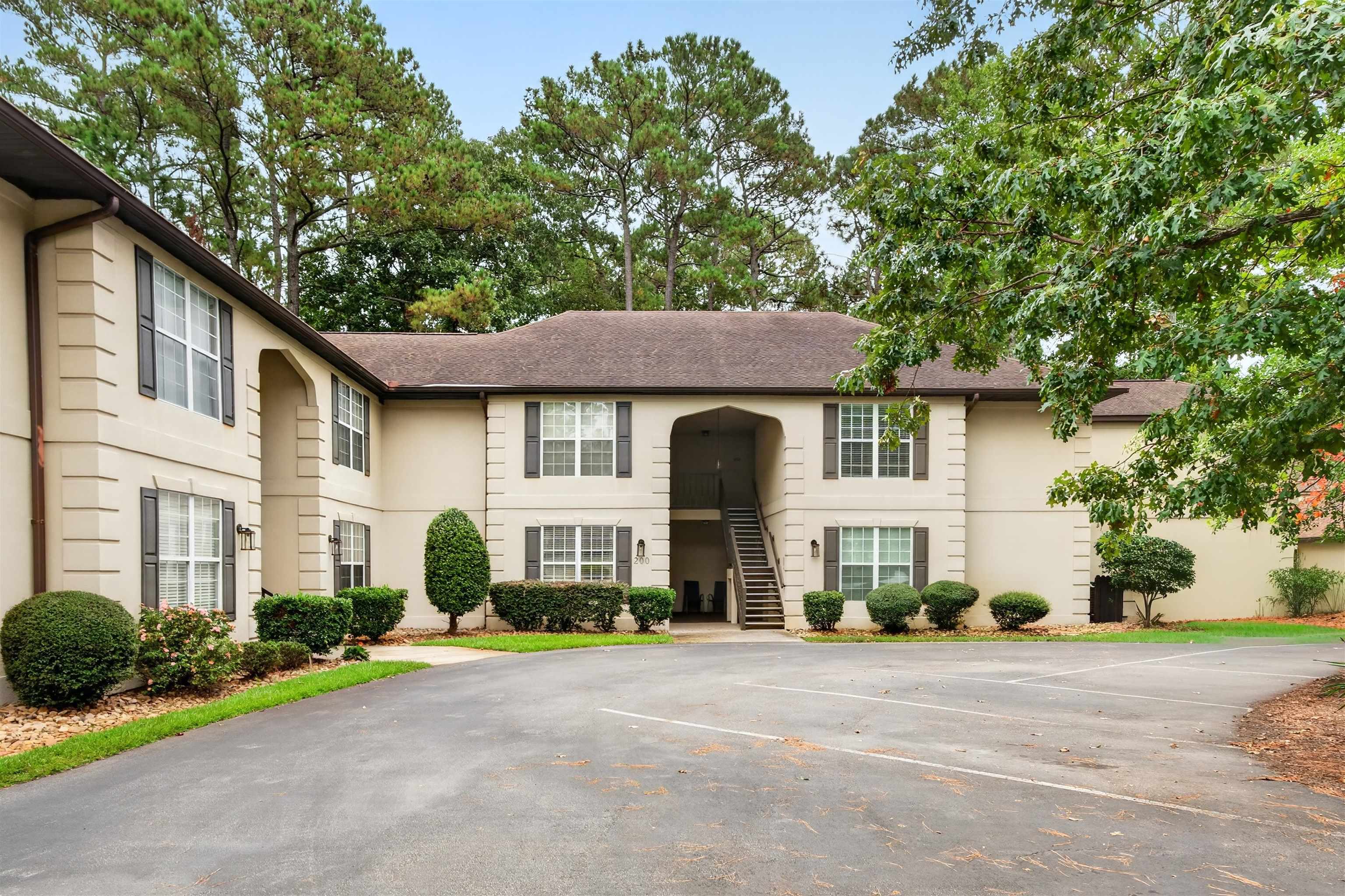 208 Pipers Ln. Unit 208 — photo