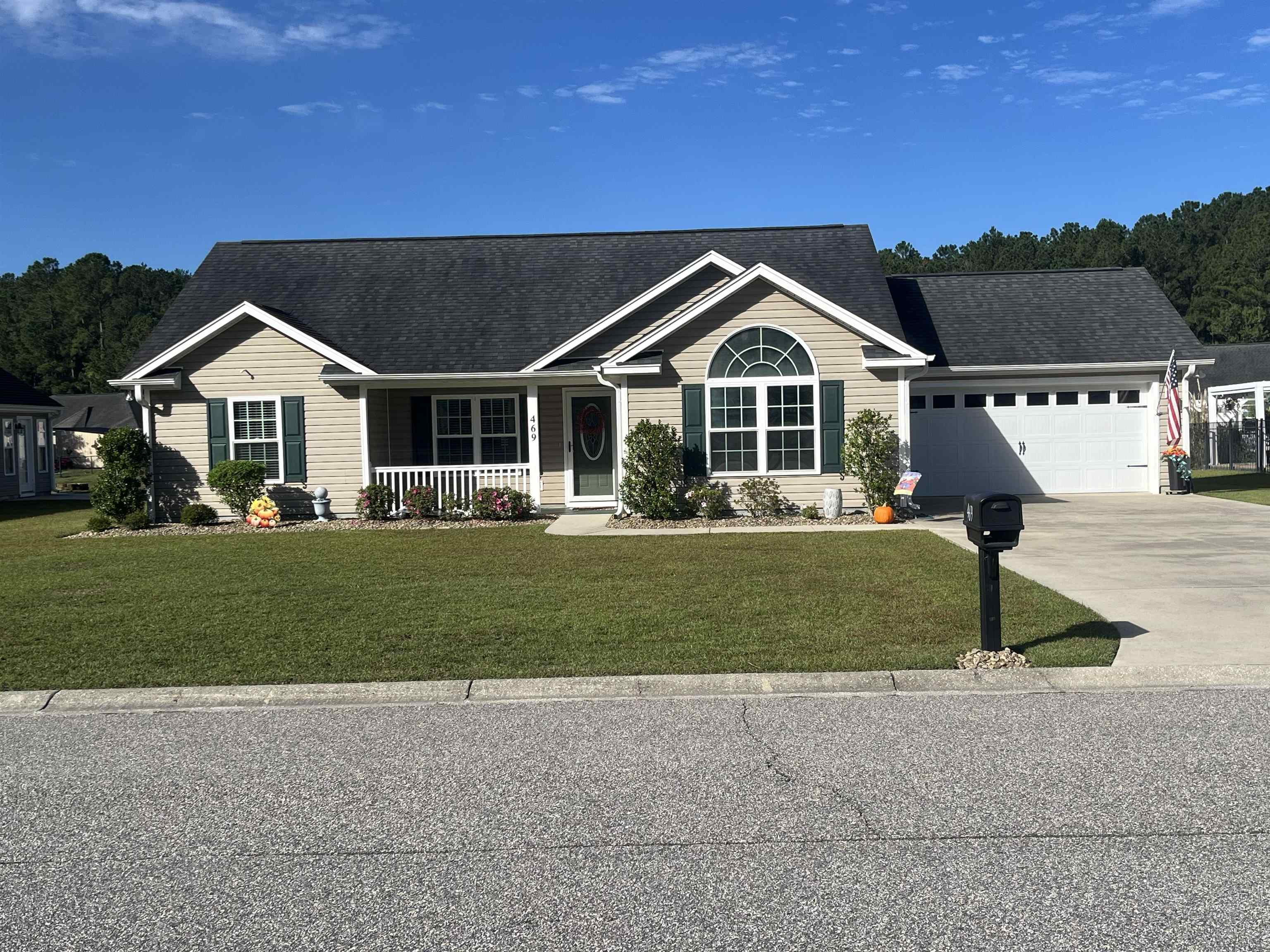 469 Oakham Dr. — photo