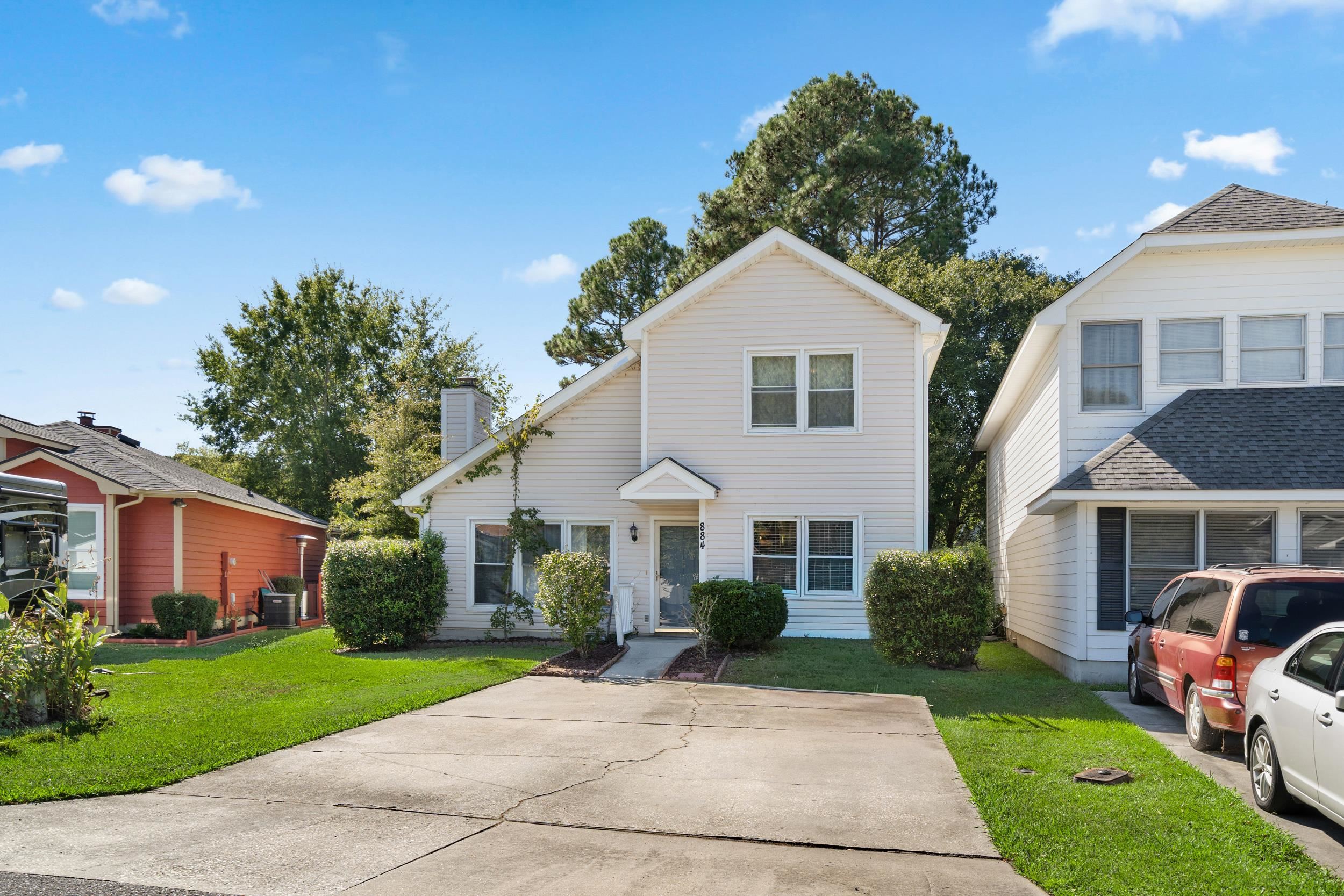 884 Brenda Pl. — photo