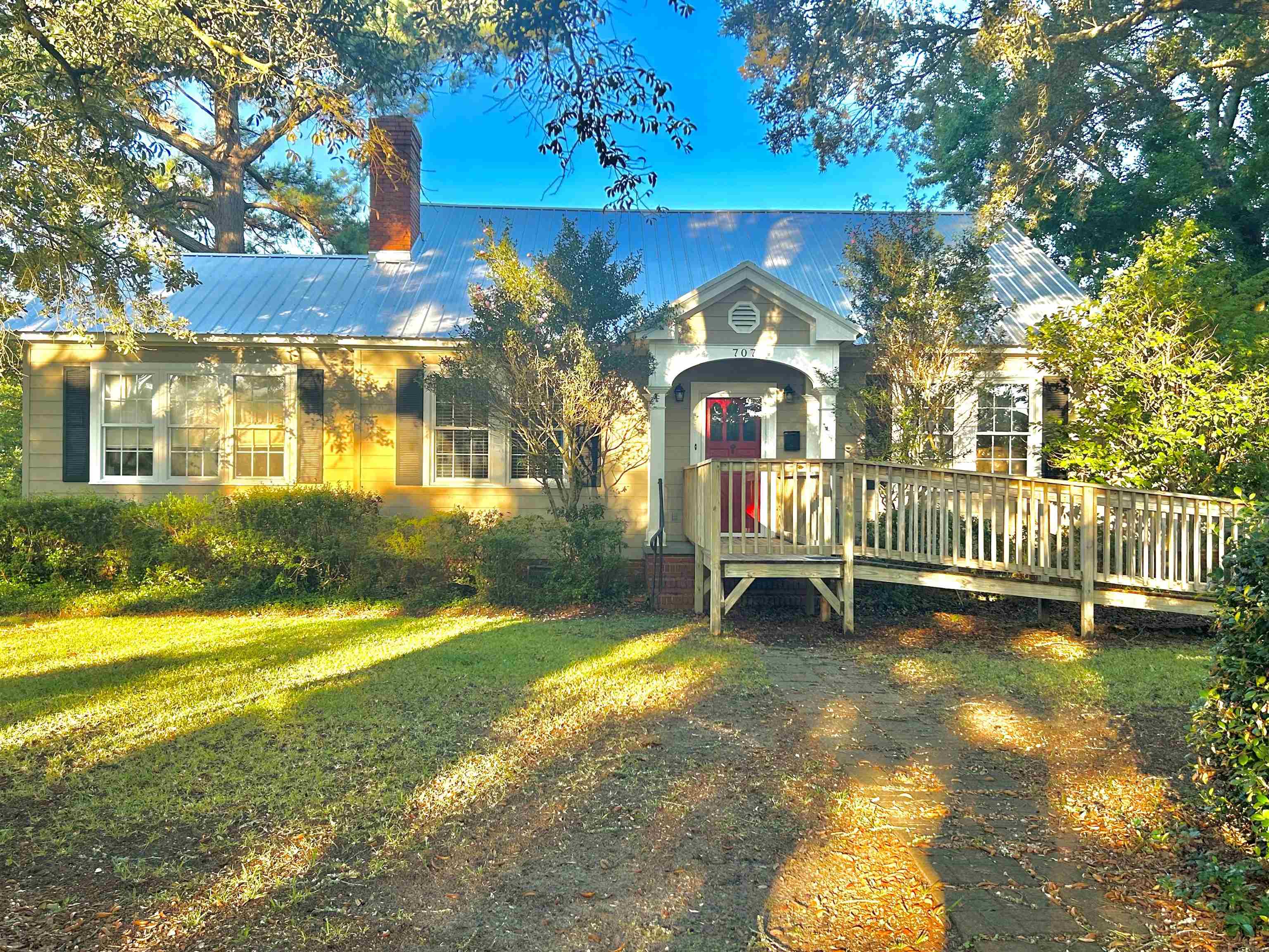 707 Willowbank Rd. — photo
