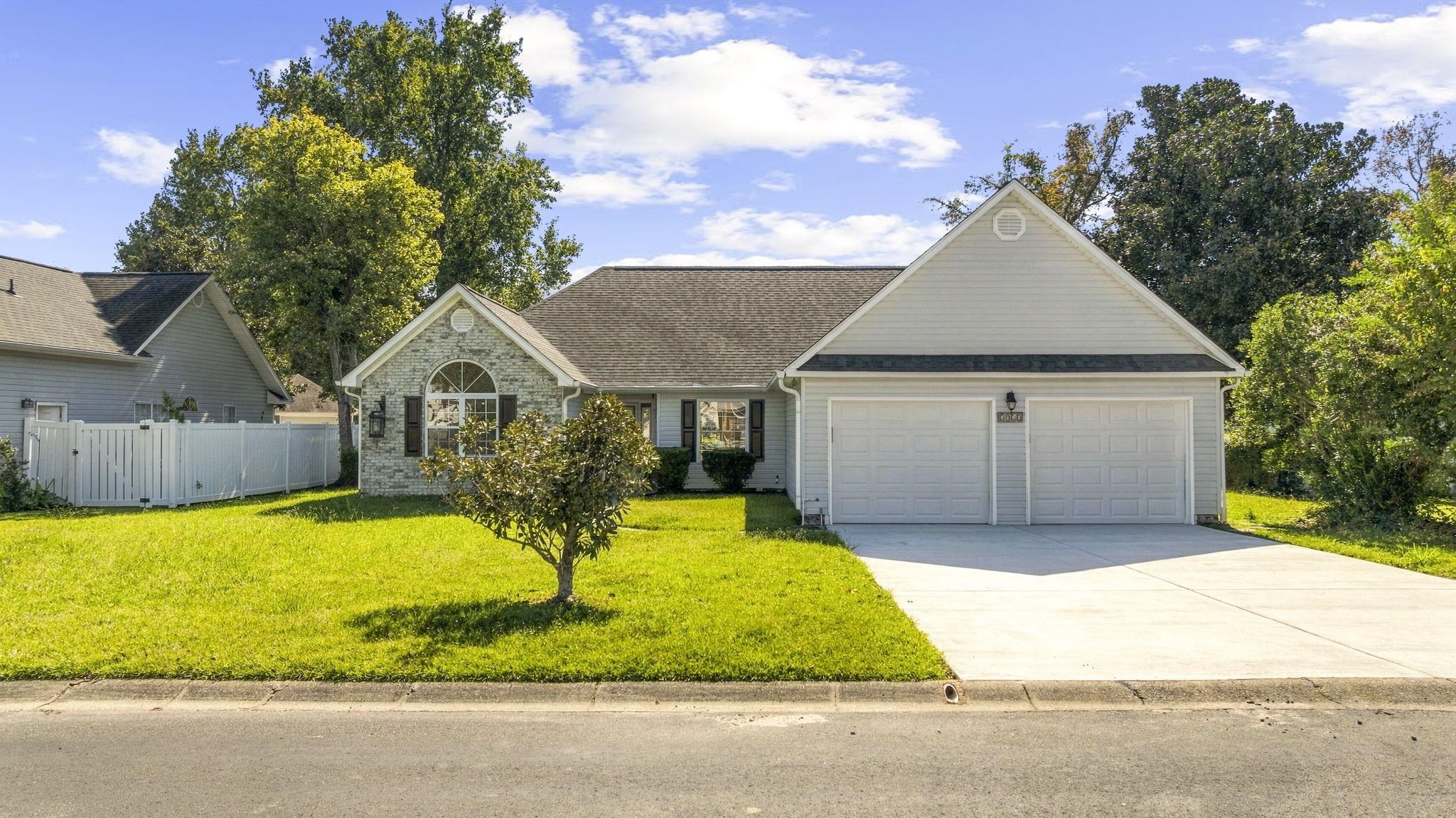 3923 Lochview Dr. — photo
