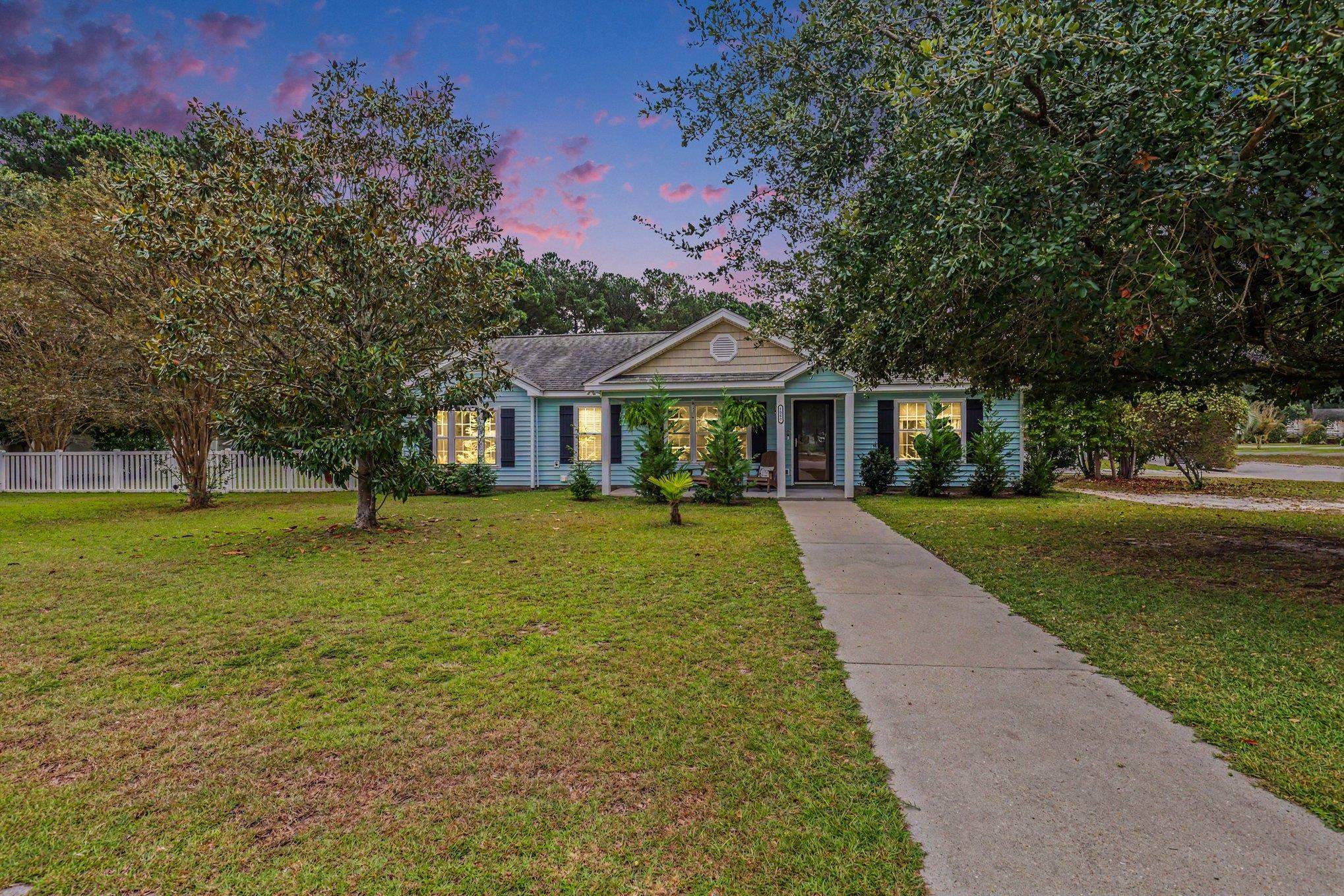 1083 Courtyard Dr. — photo