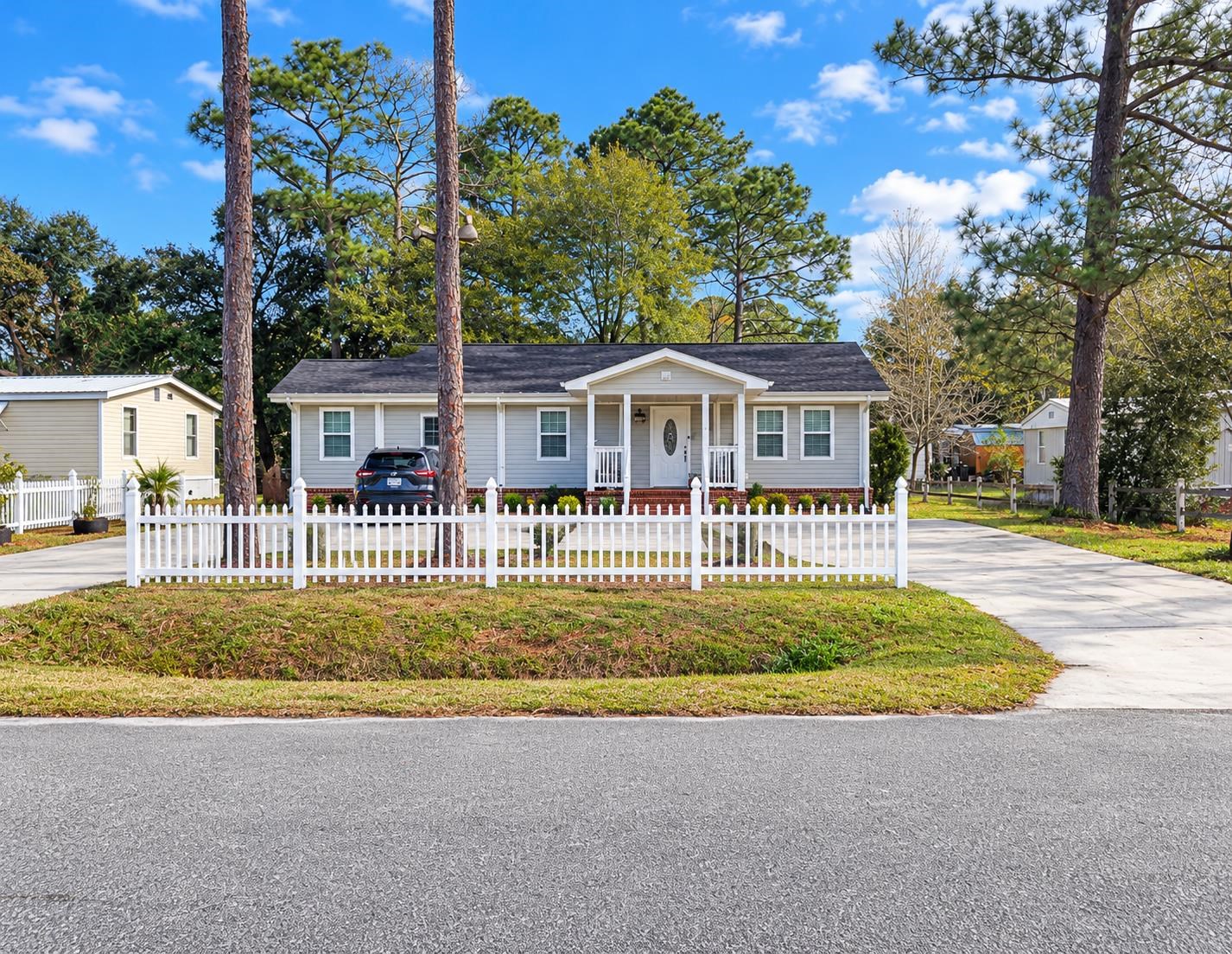 2427 Huntington Circle — photo