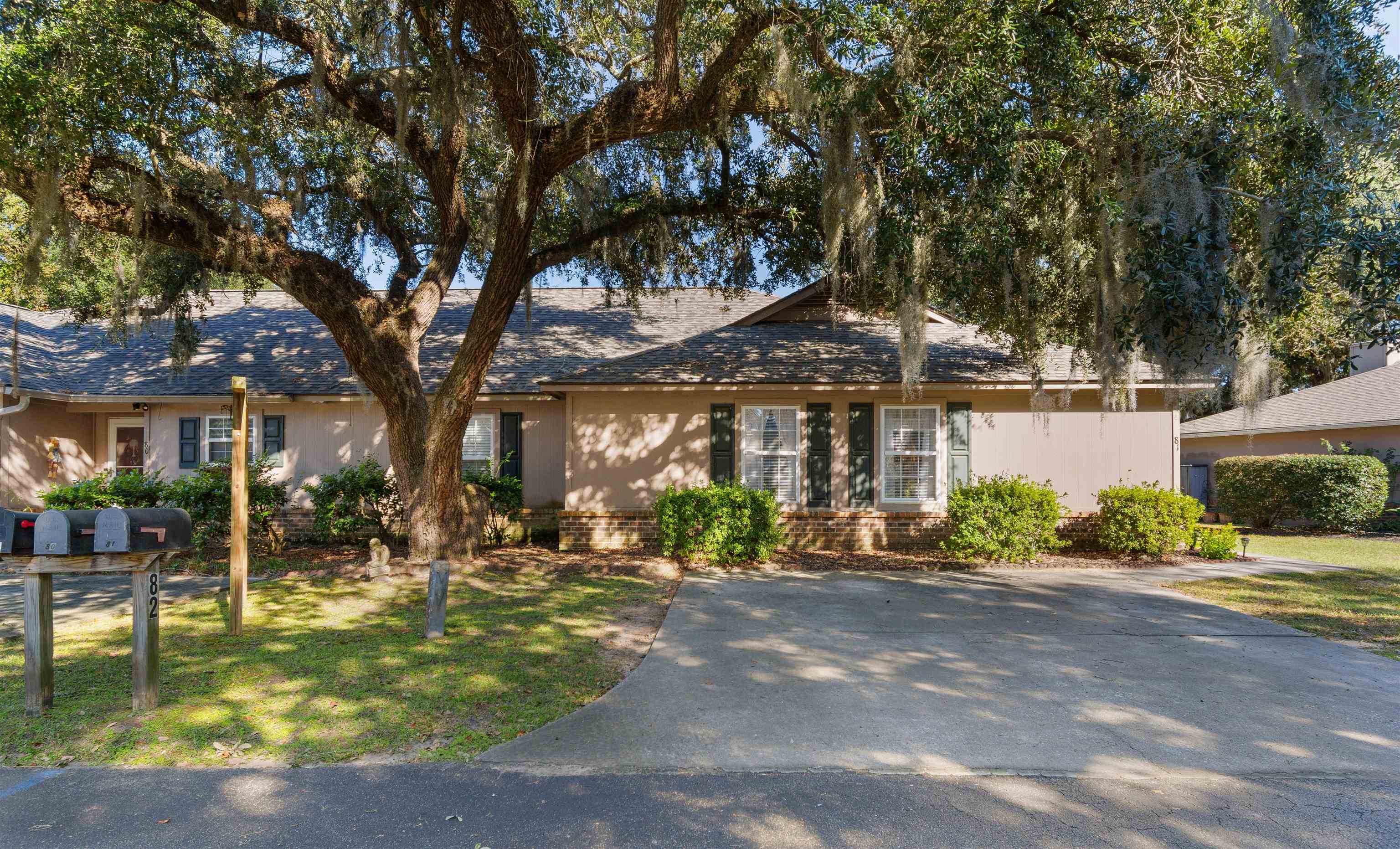 82 Pool Pl. Unit 81 — photo