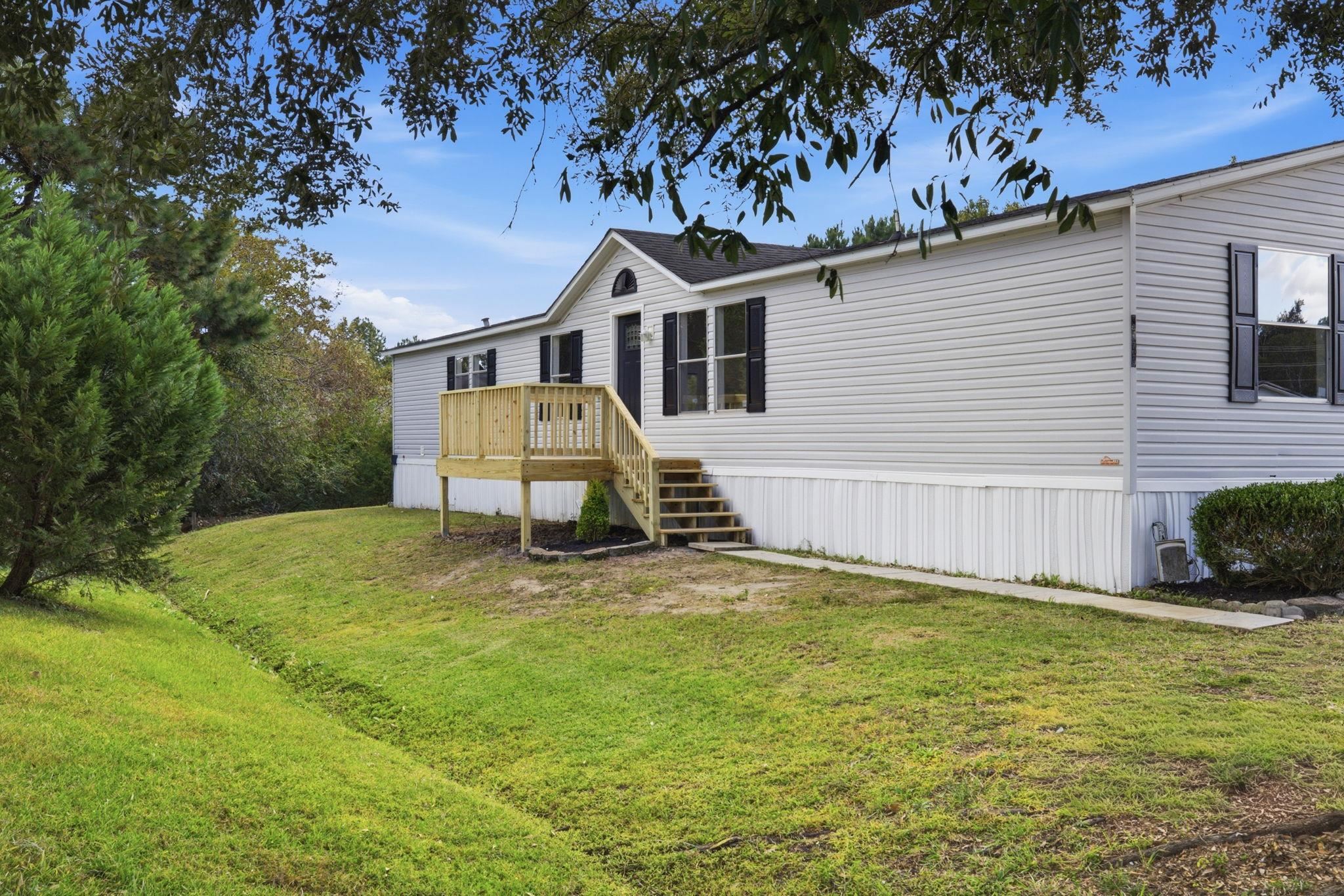 8543 Woodfield Dr. — photo