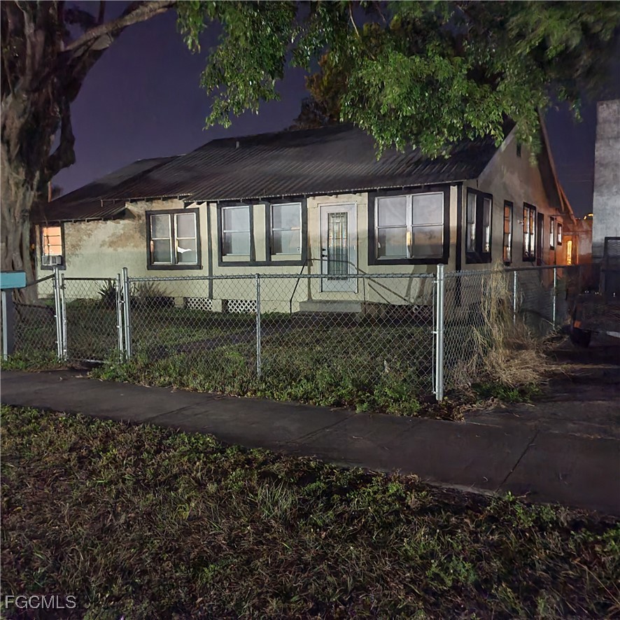 341 E El Paso Ave — photo