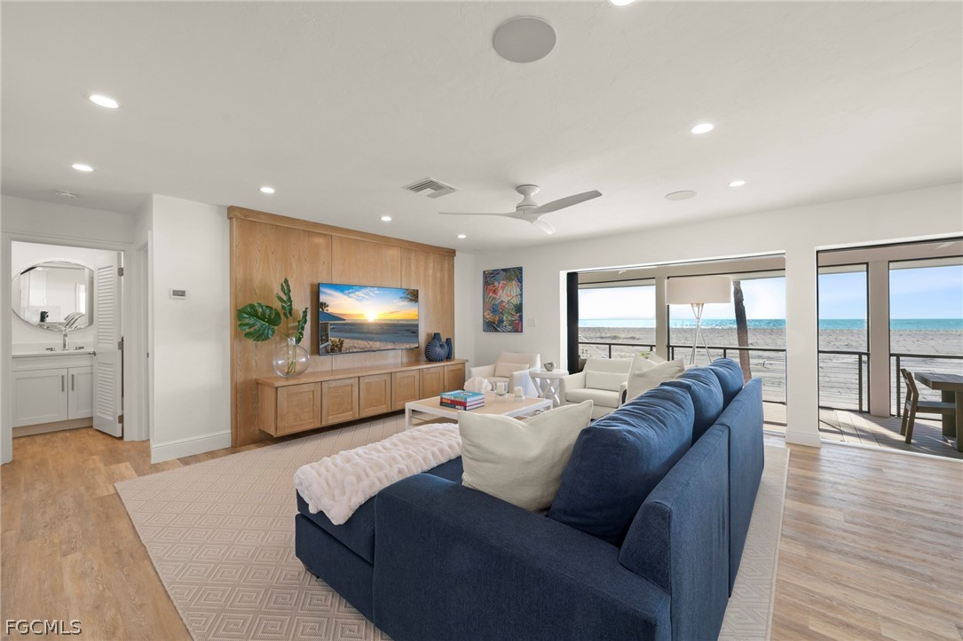 19 Beach Homes — photo