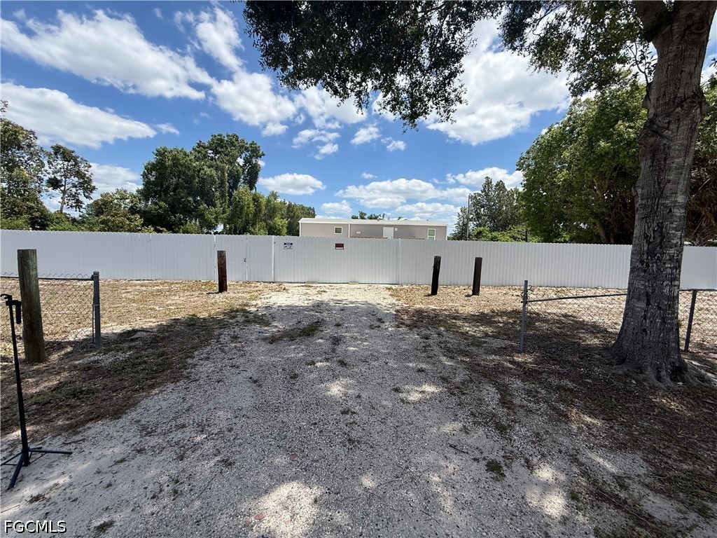 8165 Heck Dr — photo
