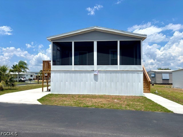 302 Shoreland Dr — photo