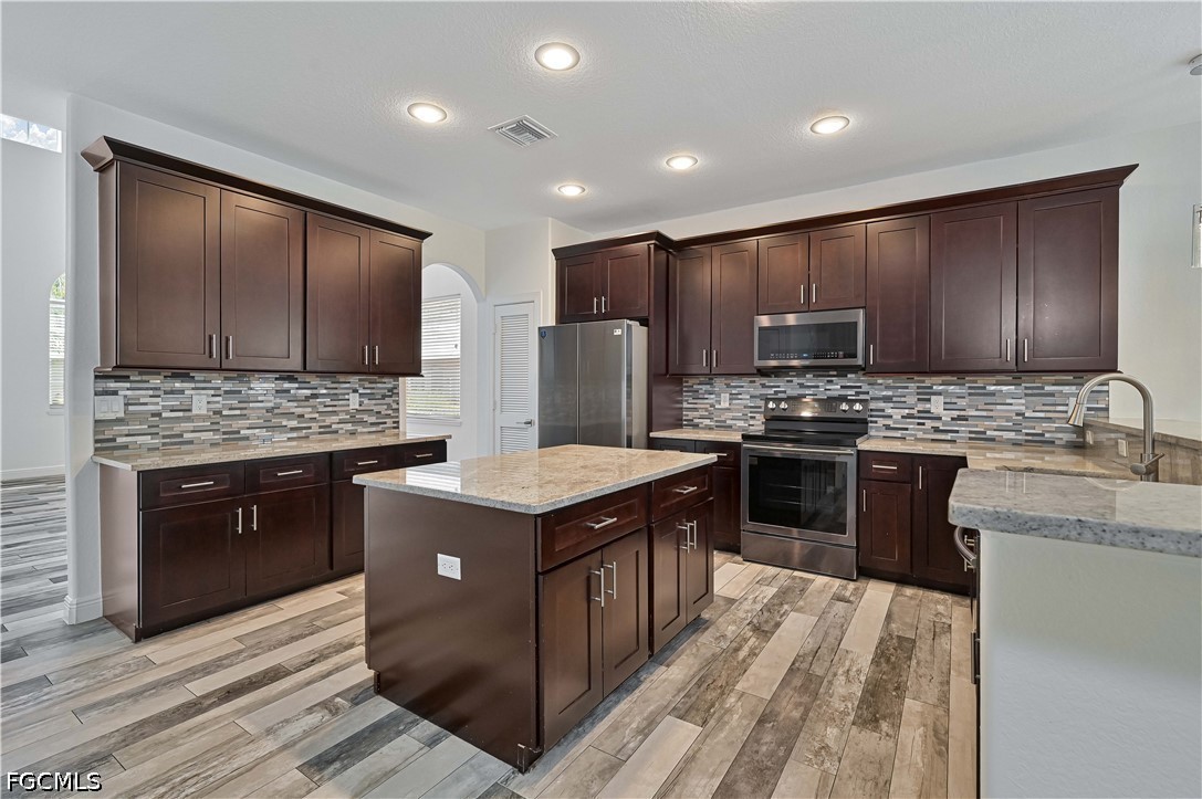 8645 Pegasus Dr — photo