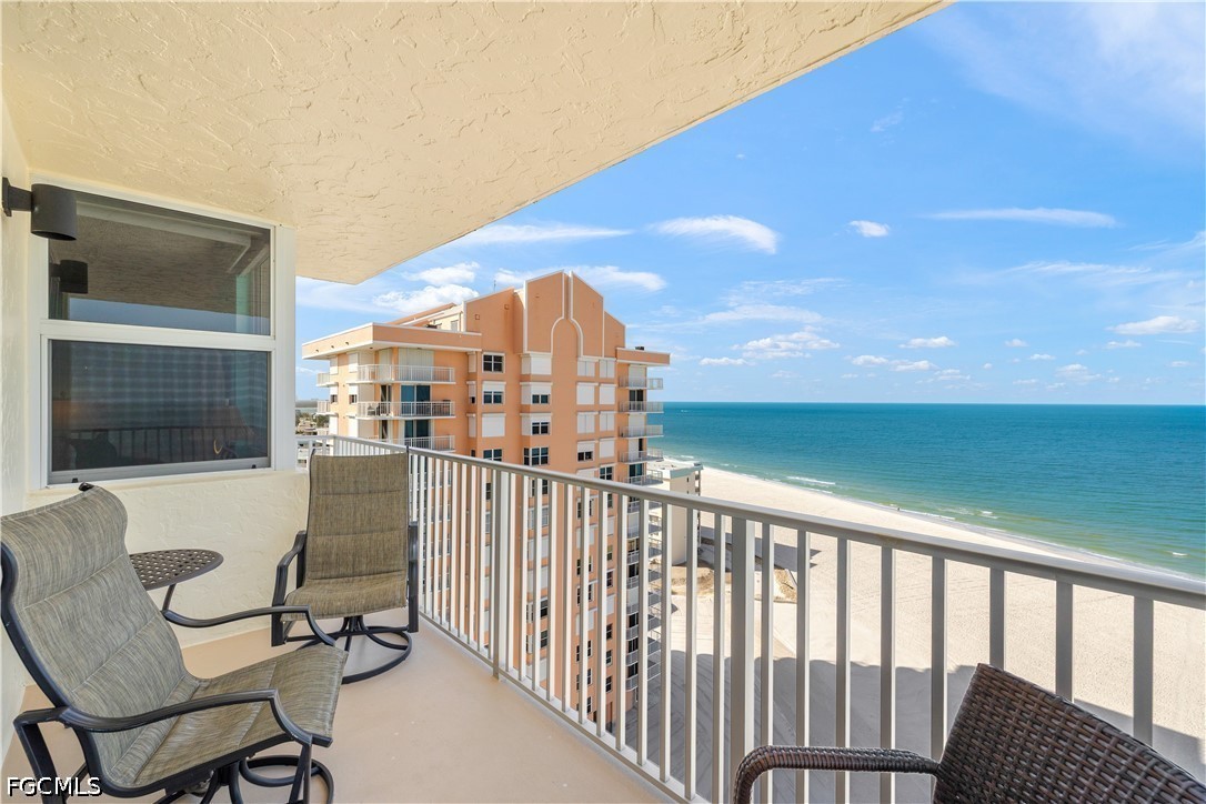 7360 Estero Blvd Ph5 — photo