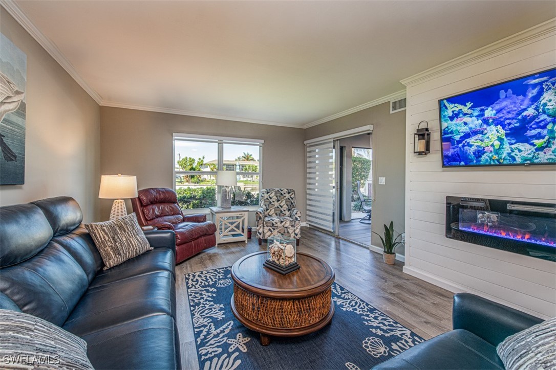 843 SE 46th Ln Unit 1 — photo