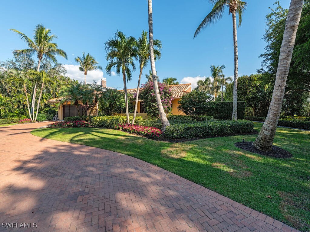 Home in Naples, FL 34102 — photo 2