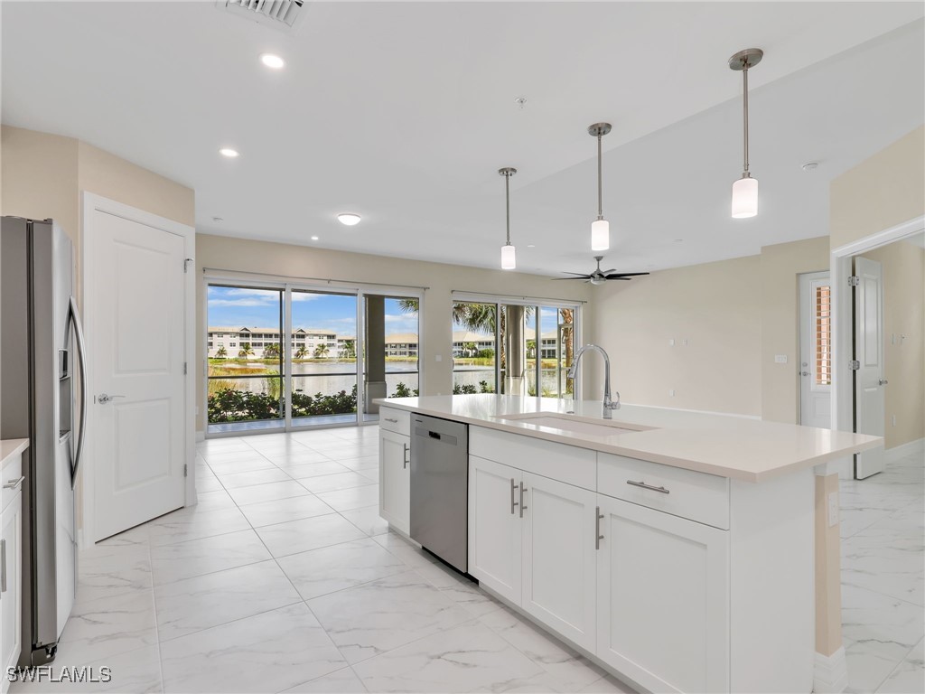257 Indies Dr E 102 — photo