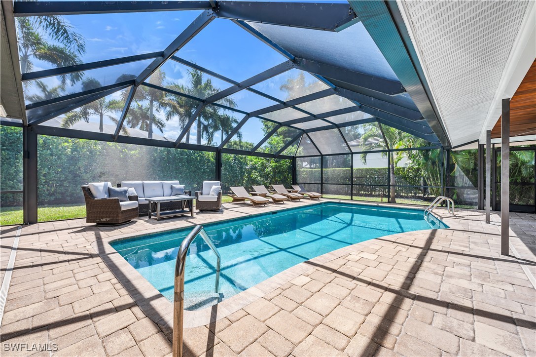 718 Old Trail Dr — photo