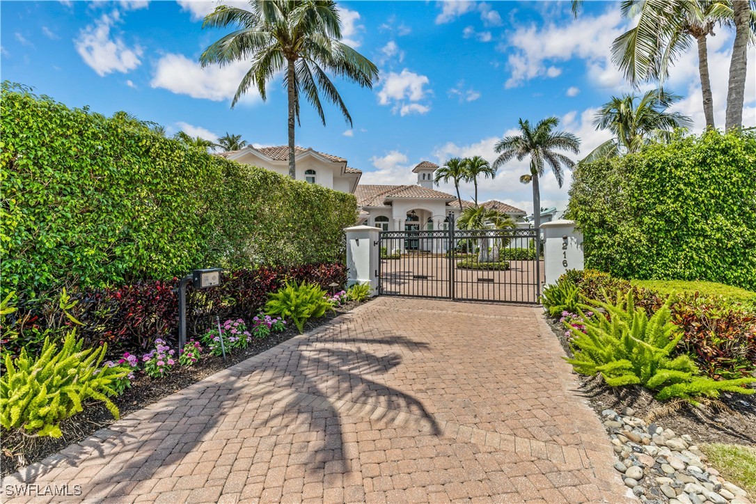 216 Spring Line Drive, Naples, FL 34102 — photo 2