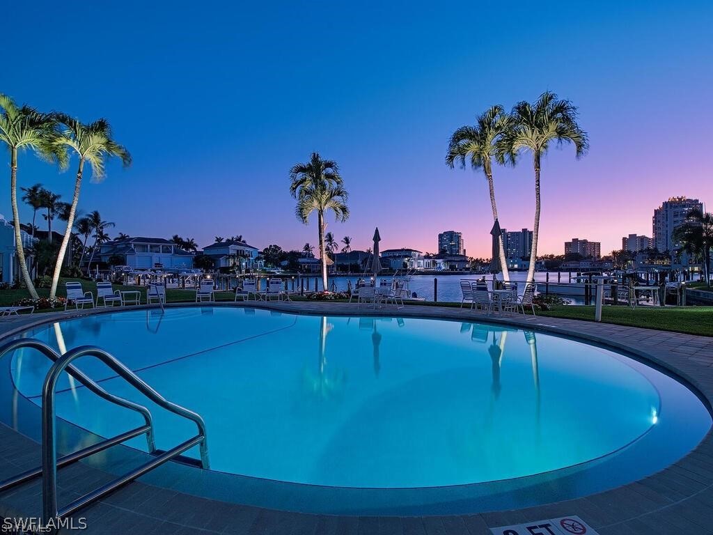 400 Park Shore Dr 102 — photo