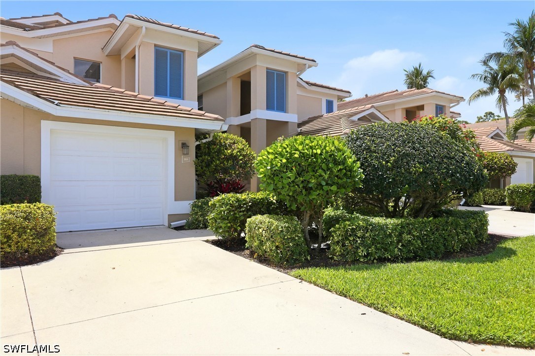 817 Carrick Bend Cir 201 — photo