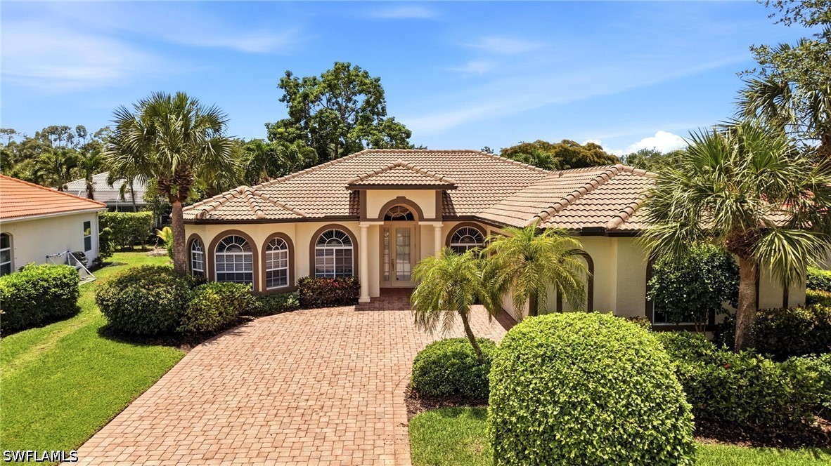 3951 Ruxton Road, Naples, FL 34116