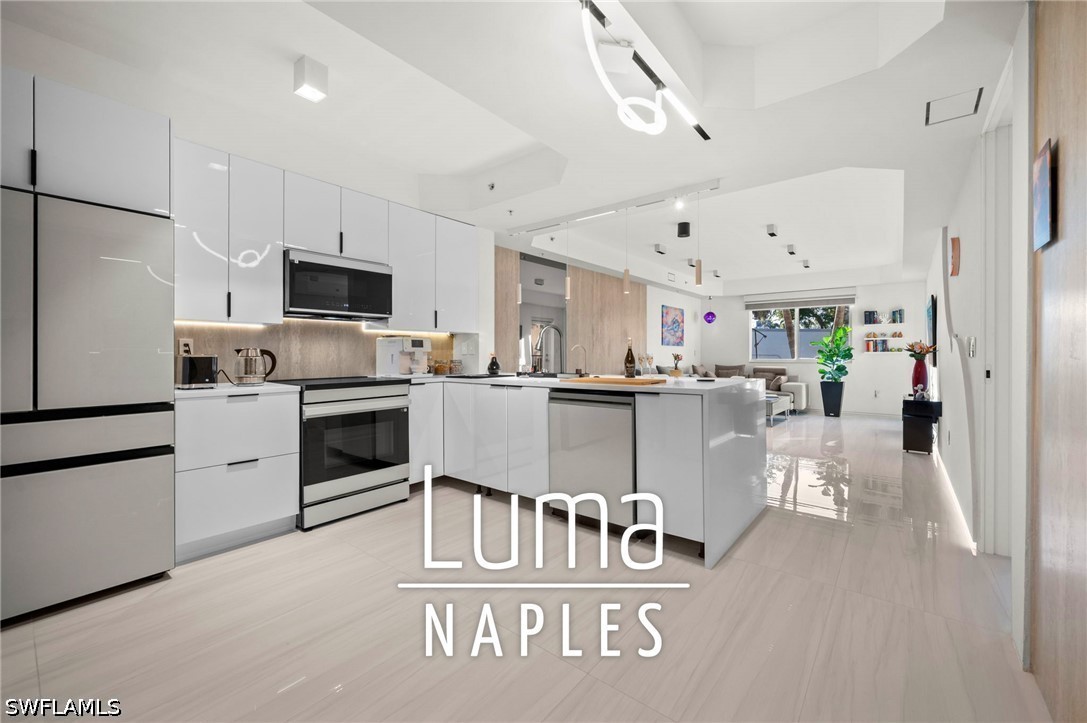 1100 Pine Ridge Road #B103, Naples, FL 34108