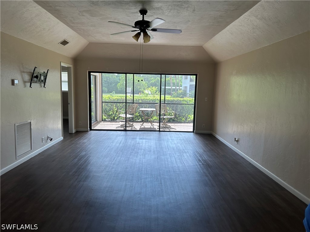 1833 Courtyard Way 106 — photo