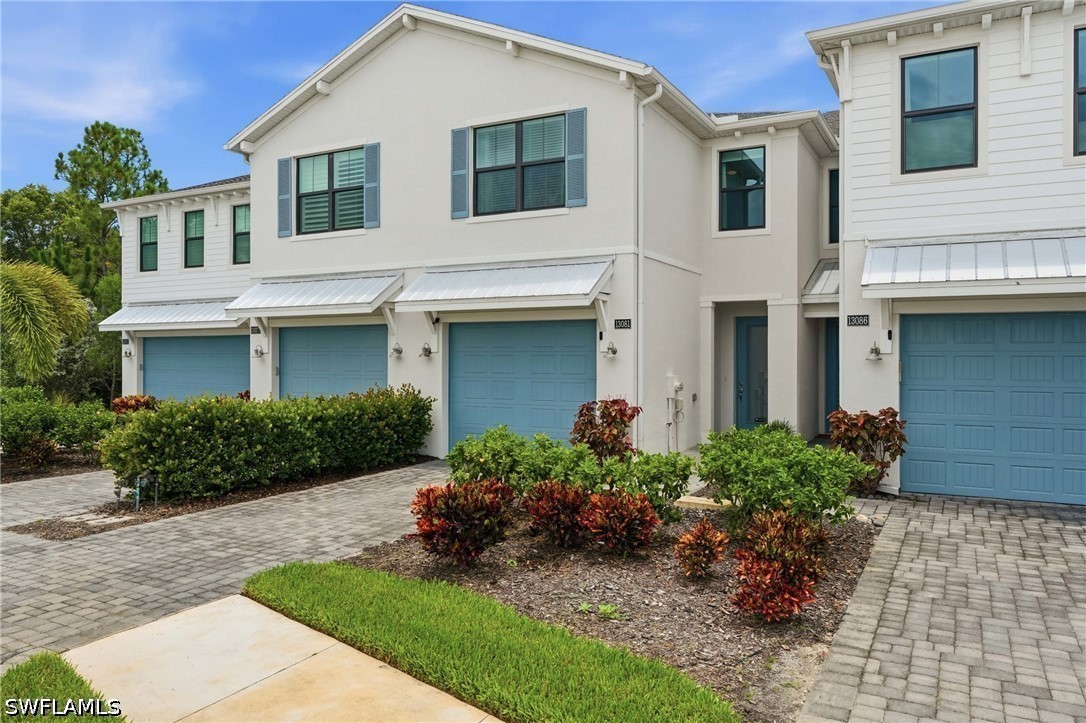 13081 Pembroke Dr — photo