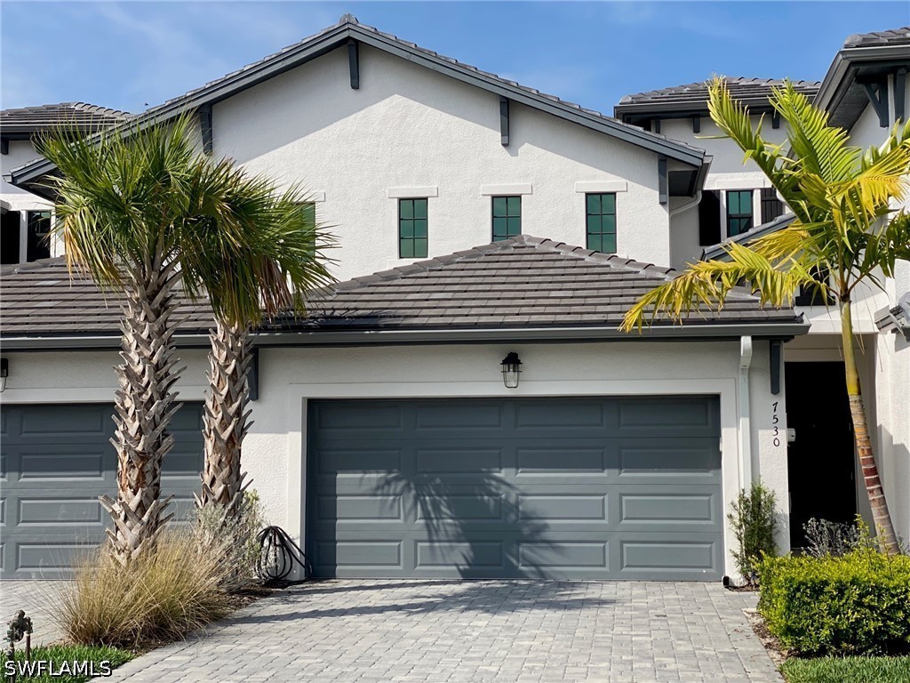 7530 Rockefeller Drive, Naples, FL 34119