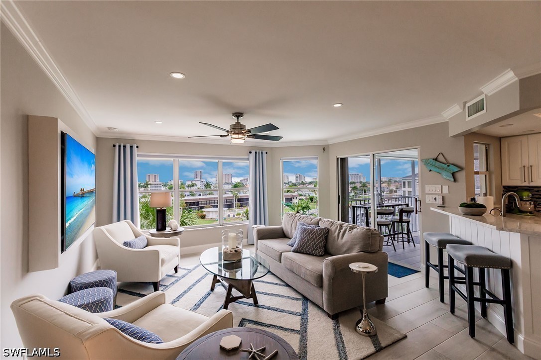 900 Collier Ct 406 — photo