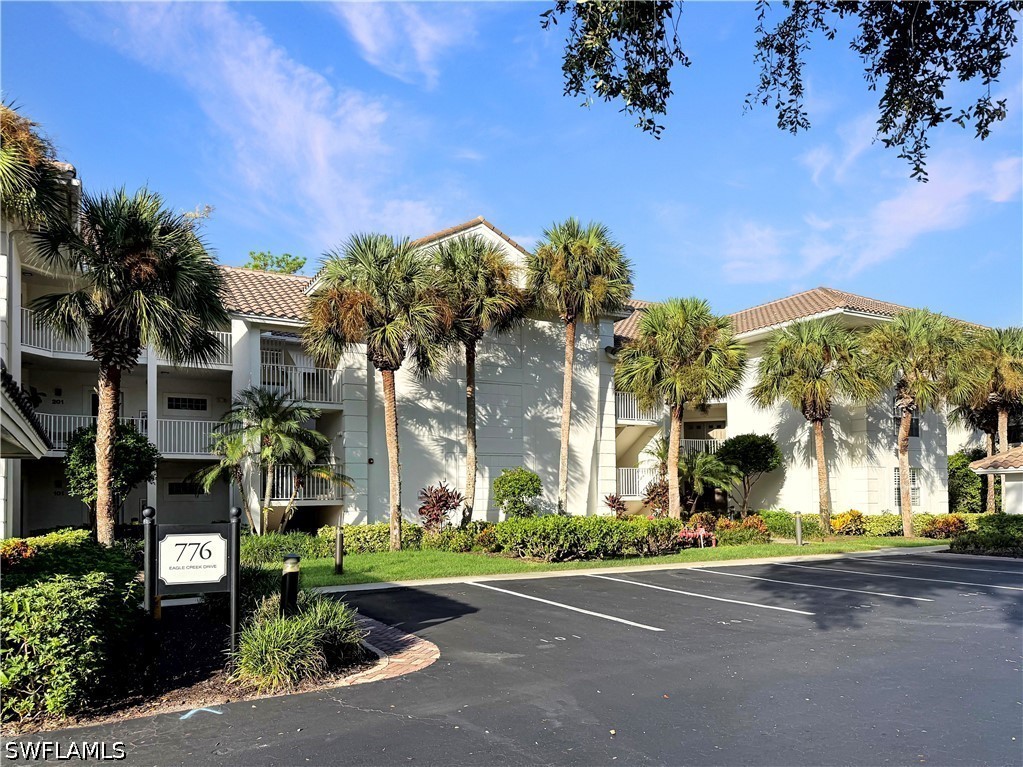 776 Eagle Creek Dr 303 — photo