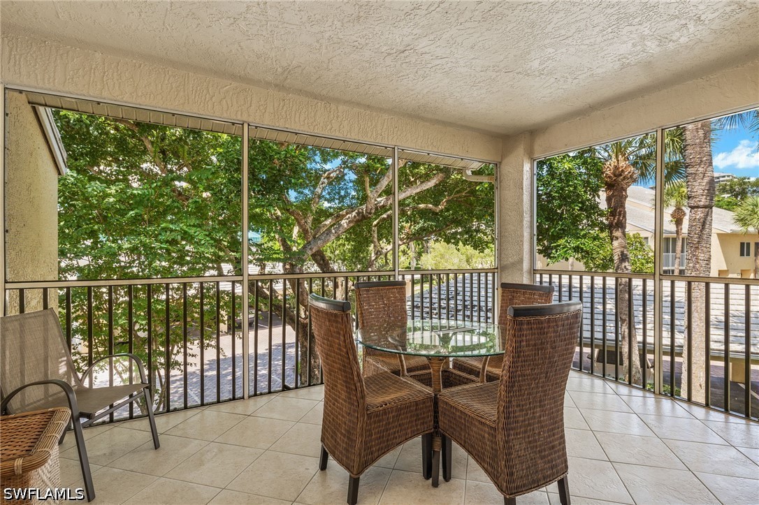 5817 Glencove Dr Unit 405 — photo