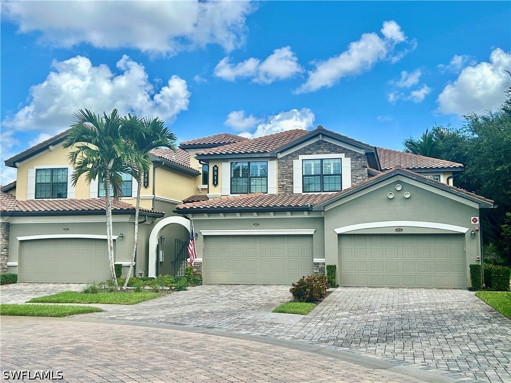9511 Napoli Ln 202 — photo