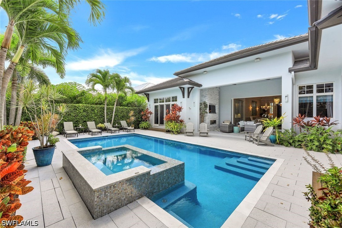 425 Harbour Dr — photo