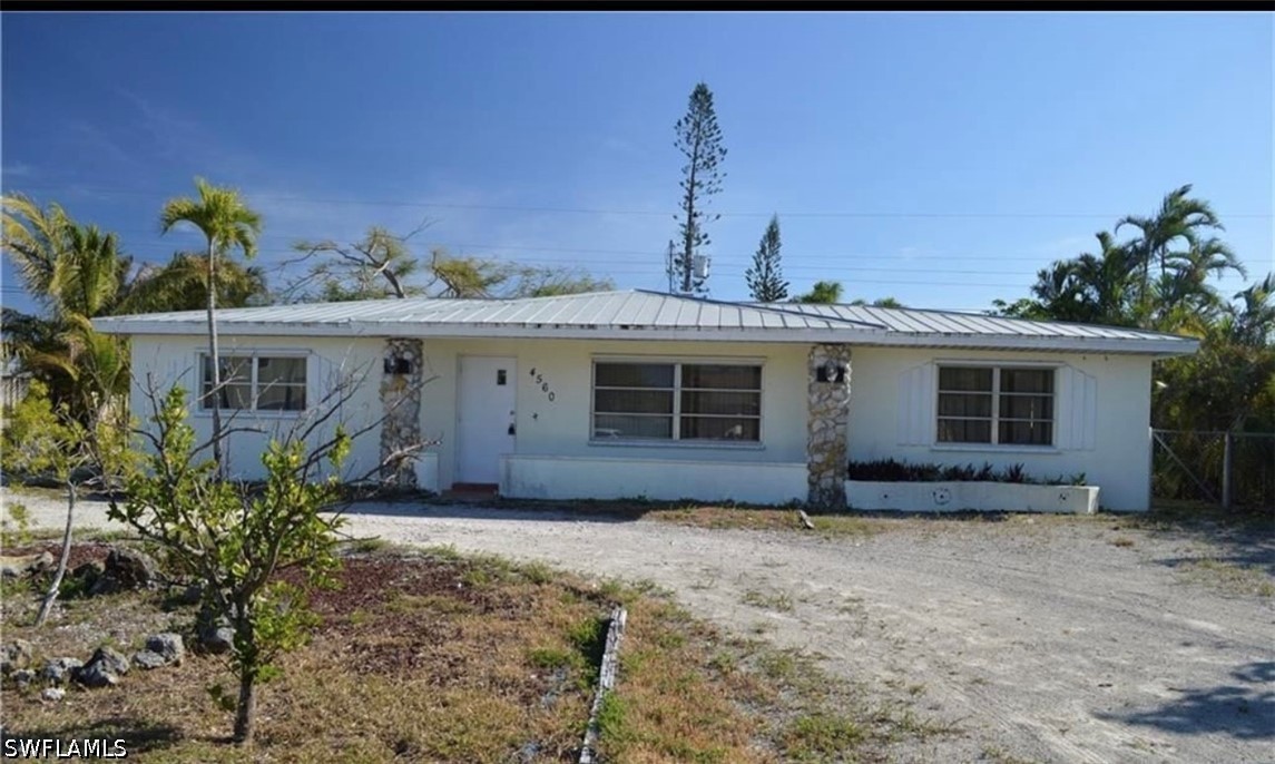4560 Capri Dr — photo