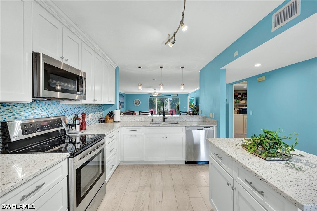 3072 Sandpiper Bay Cir M204 — photo