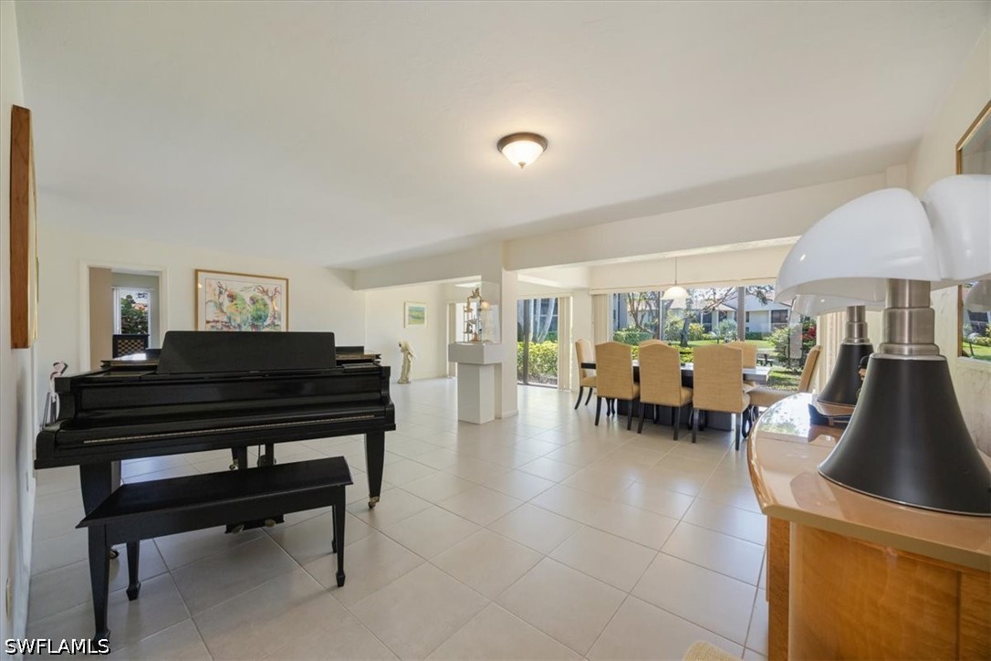 576 Retreat Dr 101 — photo