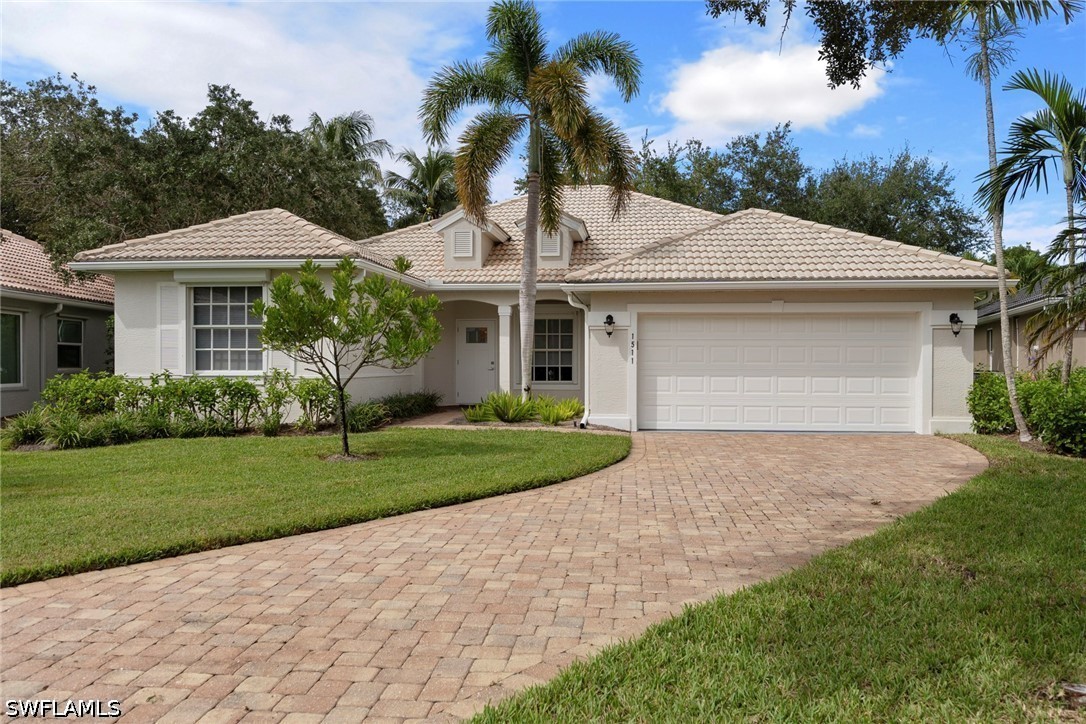 1511 Whispering Oaks Cir — photo