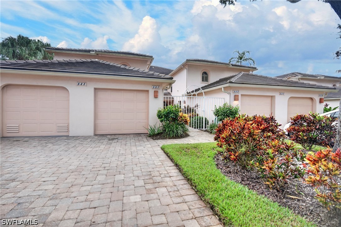 528 Lake Louise Cir 301 — photo