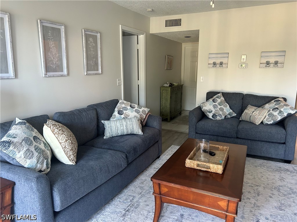 441 Quail Forest Blvd 204 — photo