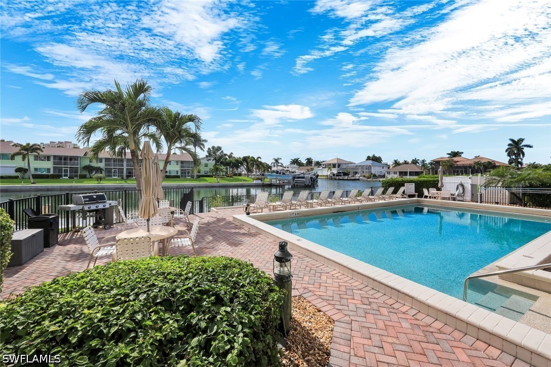 848 Collier Ct 304 — photo