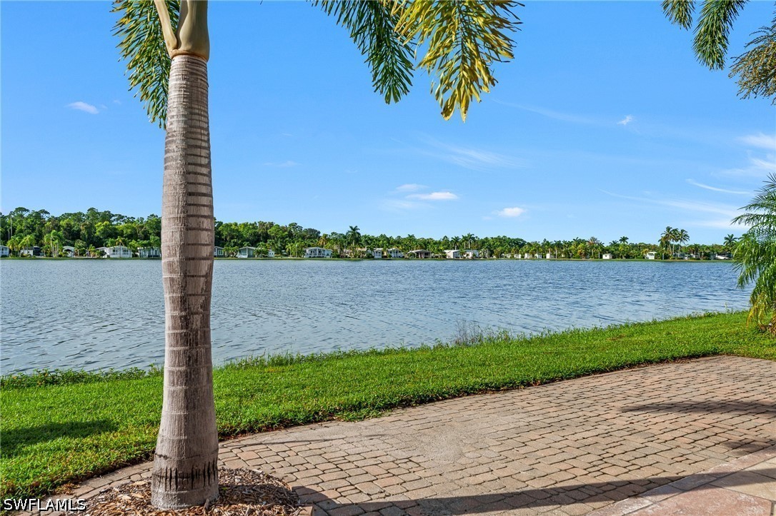 2105 Crystal Lake Dr — photo