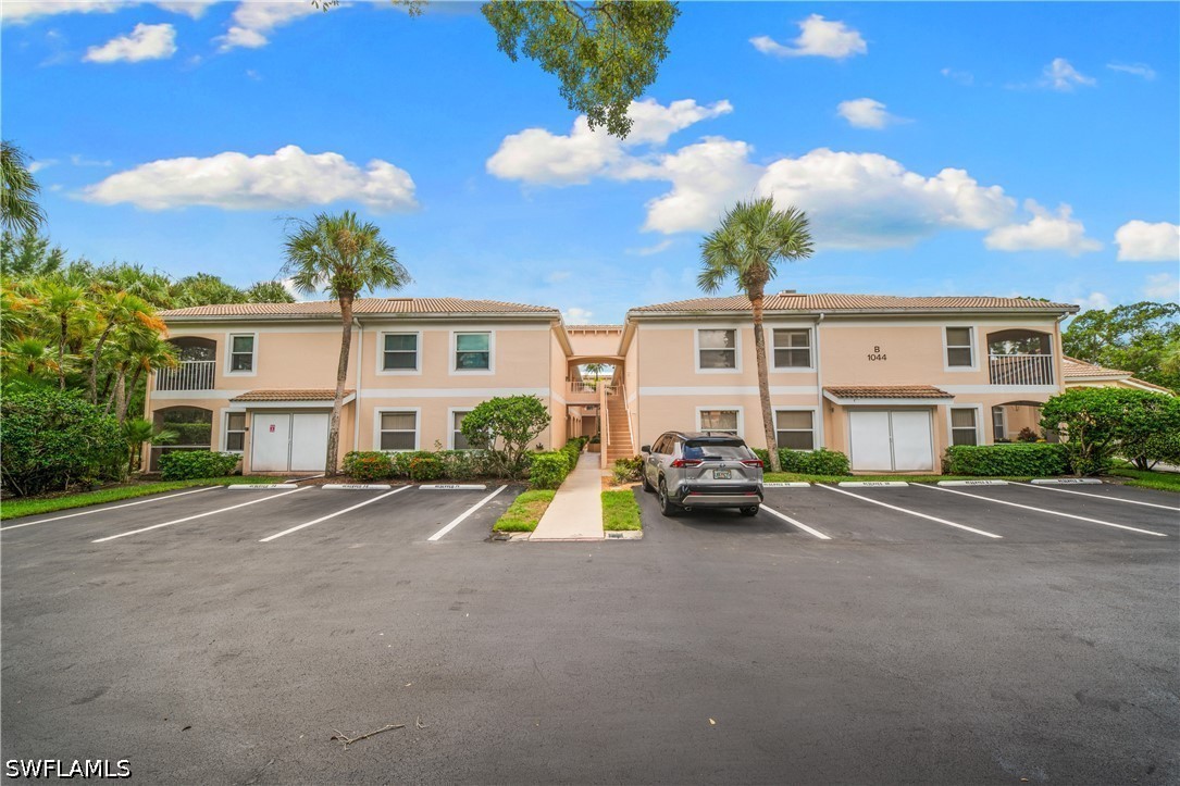 1044 Woodshire Ln B101 — photo
