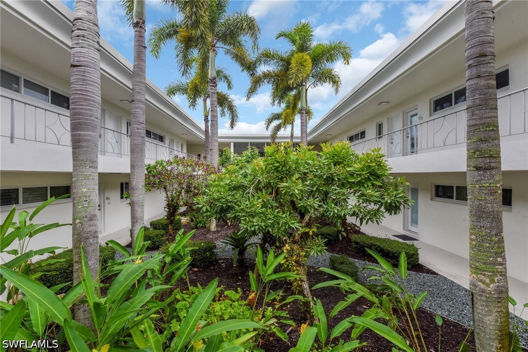 Home in Naples, FL 34102 — photo 2