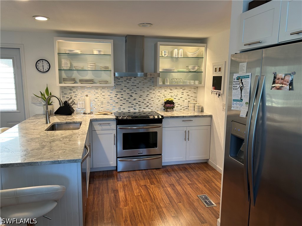 Home in Naples, FL 34110 — photo 2