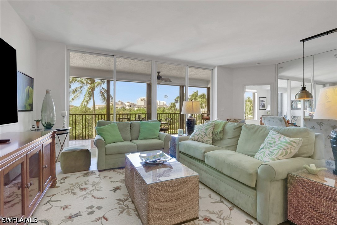 430 Cove Tower Dr Unit 303 — photo