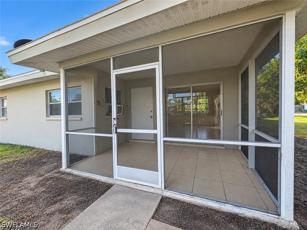 4401 Golden Gate Pkwy Unit D — photo
